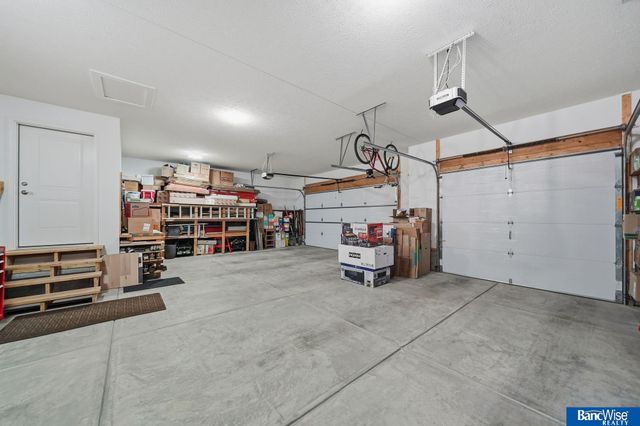 3307 N 94th Street, Lincoln, NE 68507