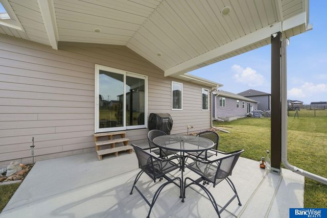 3307 N 94th Street, Lincoln, NE 68507