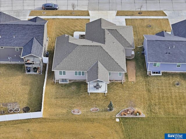 3307 N 94th Street, Lincoln, NE 68507