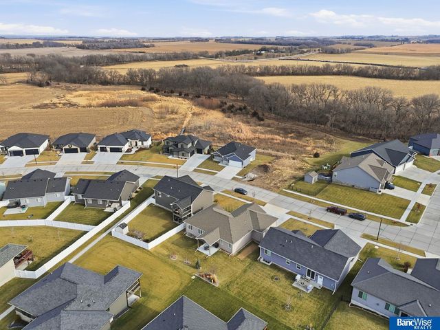 3307 N 94th Street, Lincoln, NE 68507