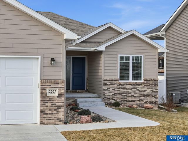 3307 N 94th Street, Lincoln, NE 68507