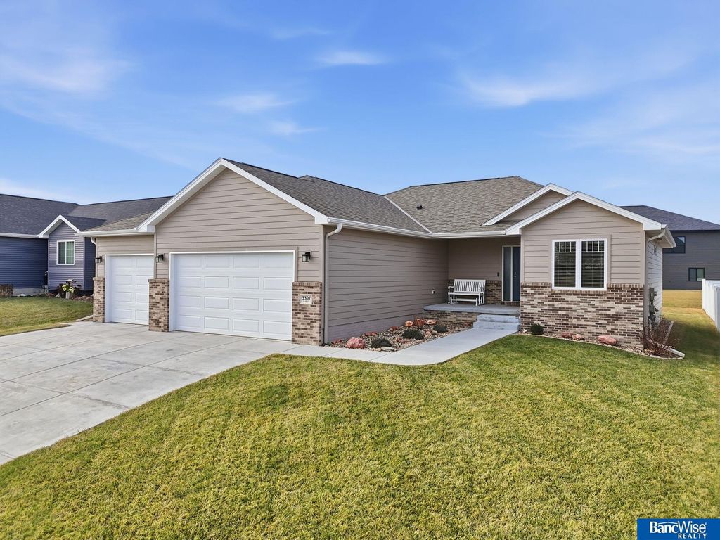 3307 N 94th Street, Lincoln, NE 68507