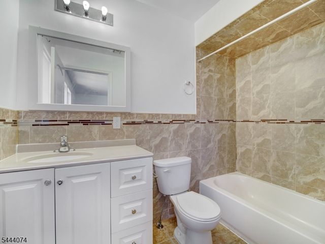 627 Hunterdon St, Newark City, NJ 07108
