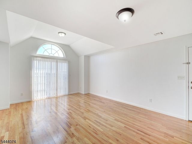 627 Hunterdon St, Newark City, NJ 07108