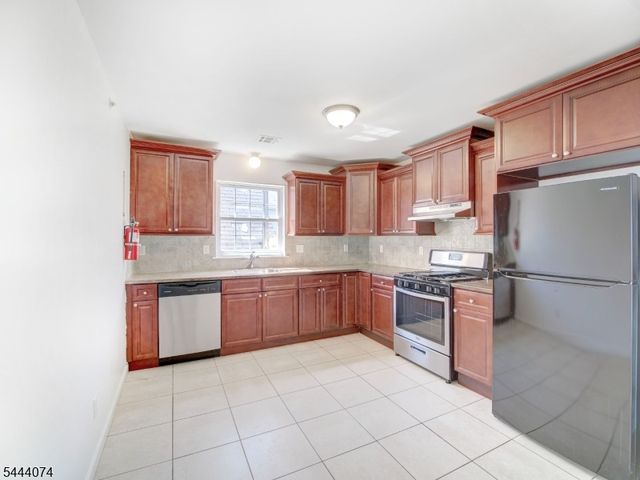 627 Hunterdon St, Newark City, NJ 07108
