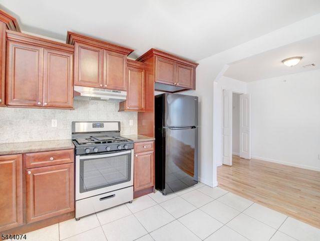 627 Hunterdon St, Newark City, NJ 07108