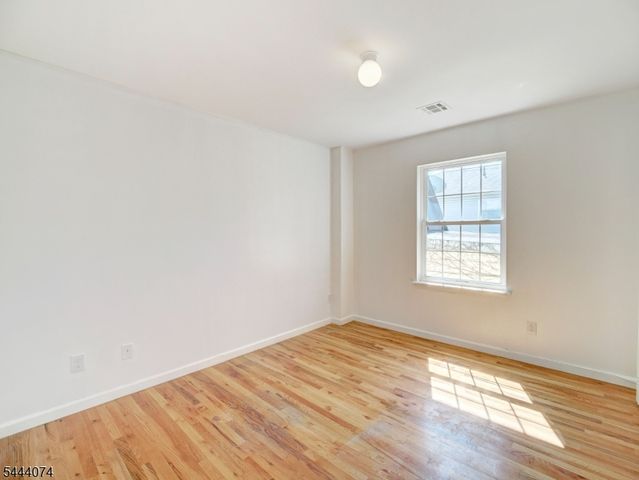627 Hunterdon St, Newark City, NJ 07108