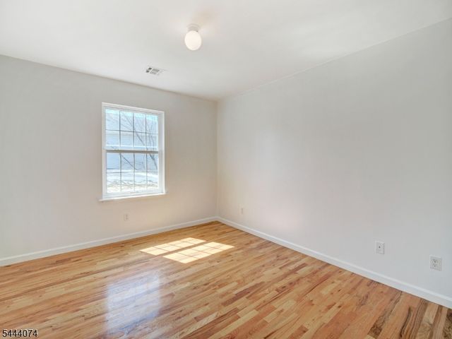 627 Hunterdon St, Newark City, NJ 07108