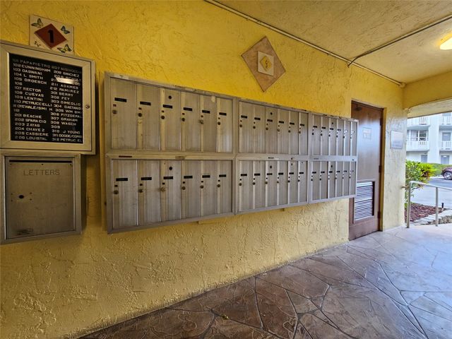 6700 Royal Palm Boulevard 112d, Margate, FL 33063
