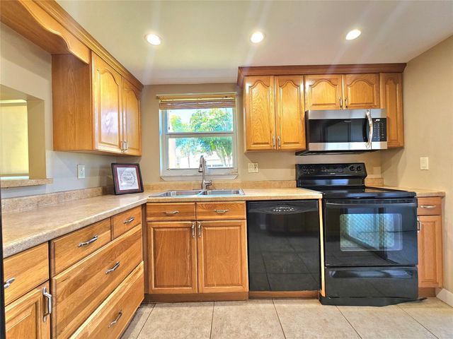 6700 Royal Palm Boulevard 112d, Margate, FL 33063