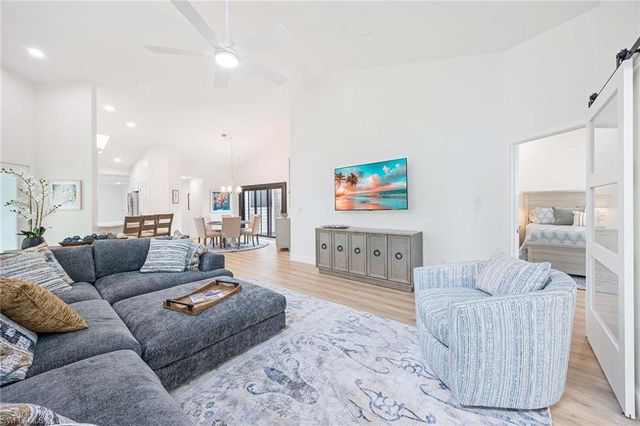571 Park Shore DR G6, Naples, FL 34103