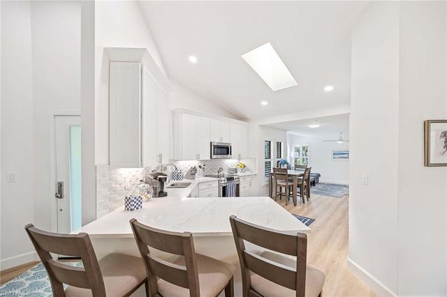 571 Park Shore DR G6, Naples, FL 34103