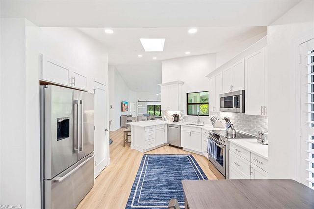 571 Park Shore DR G6, Naples, FL 34103
