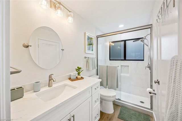 571 Park Shore DR G6, Naples, FL 34103