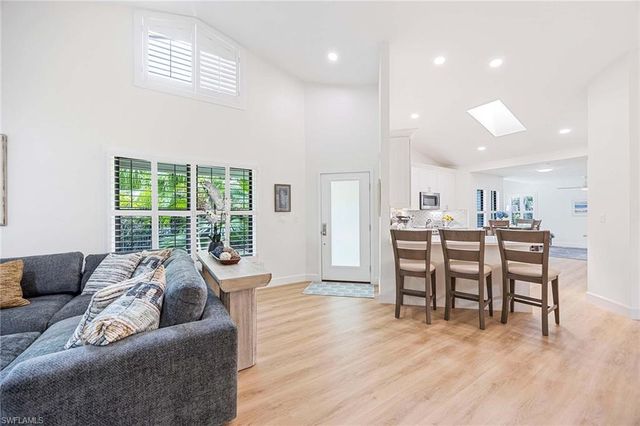 571 Park Shore DR G6, Naples, FL 34103