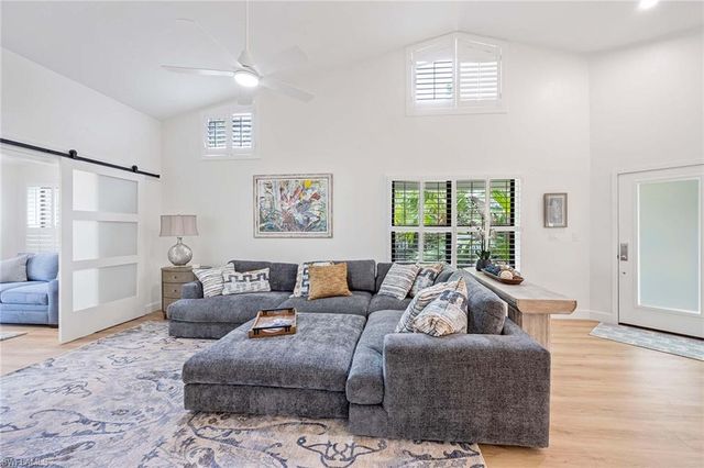 571 Park Shore DR G6, Naples, FL 34103