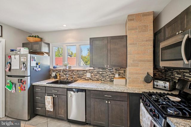 112 W RAILROAD AVE, Blackwood, NJ 08012