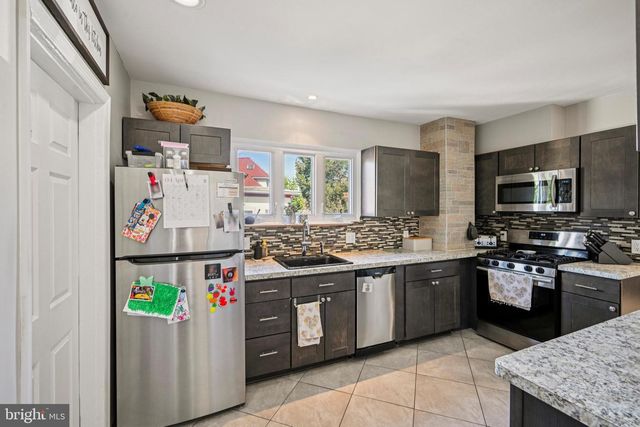 112 W RAILROAD AVE, Blackwood, NJ 08012