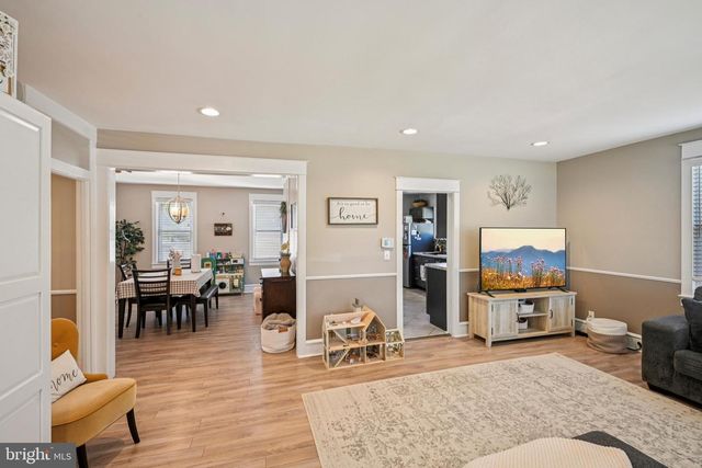 112 W RAILROAD AVE, Blackwood, NJ 08012