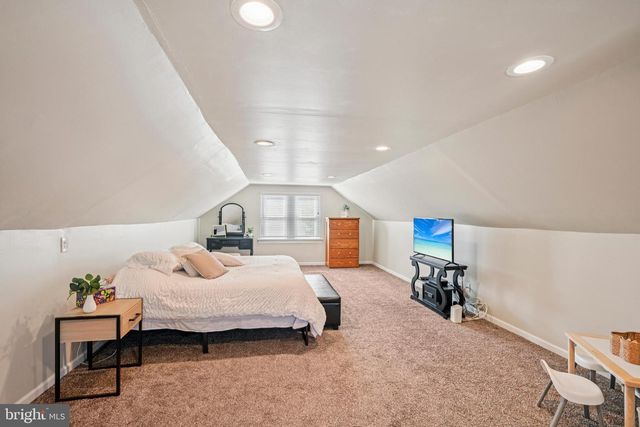 112 W RAILROAD AVE, Blackwood, NJ 08012