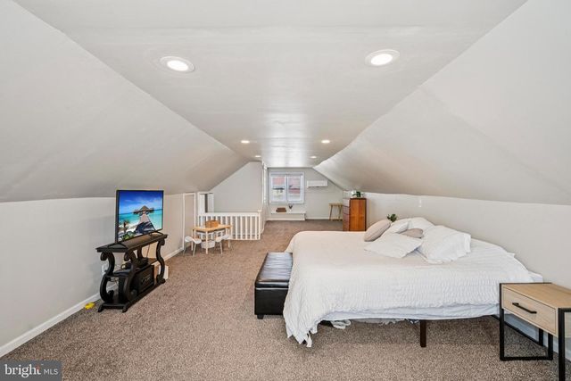 112 W RAILROAD AVE, Blackwood, NJ 08012