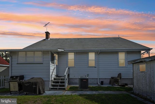 112 W RAILROAD AVE, Blackwood, NJ 08012