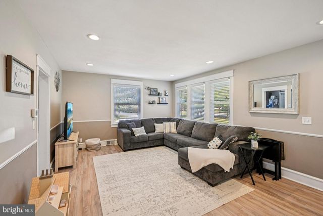 112 W RAILROAD AVE, Blackwood, NJ 08012