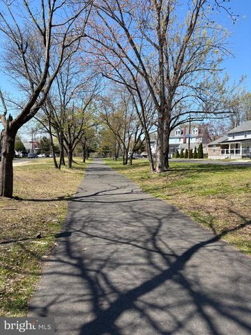 112 W RAILROAD AVE, Blackwood, NJ 08012