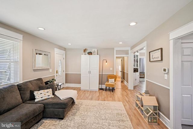 112 W RAILROAD AVE, Blackwood, NJ 08012