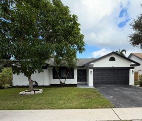 4110 NW 98th Ave, Sunrise, FL 33351