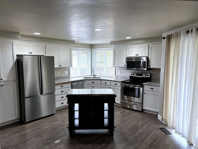 2307 Jeremy Street, Central Point, OR 97502