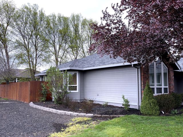 2307 Jeremy Street, Central Point, OR 97502