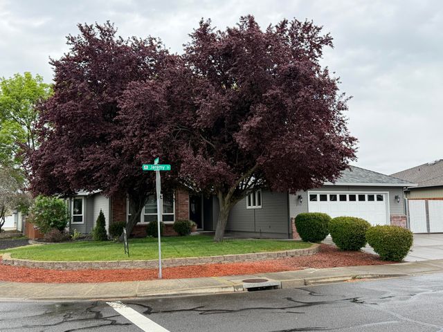 2307 Jeremy Street, Central Point, OR 97502