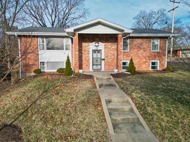 817 FAIRWAY DR, Columbia, MO 65201