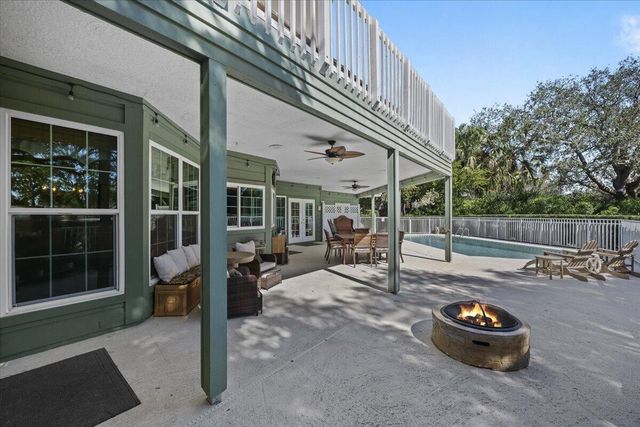 7 Alnwick Road, Palm Beach Gardens, FL 33418