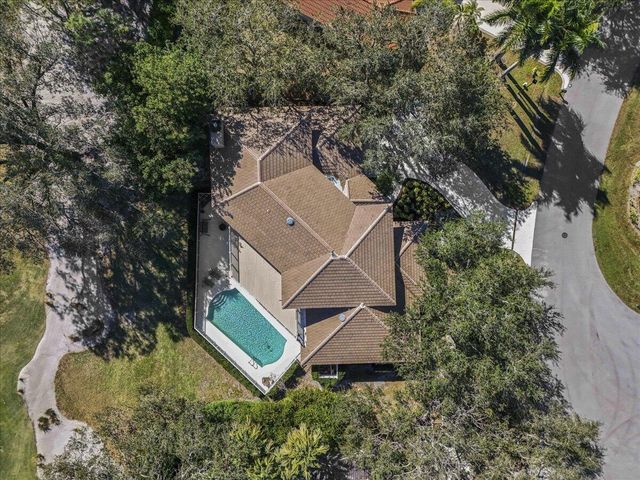 7 Alnwick Road, Palm Beach Gardens, FL 33418