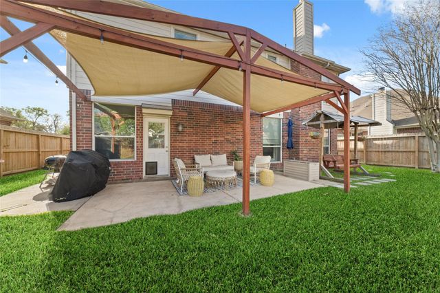 18914 Woodglen Shadows Drive, Humble, TX 77346