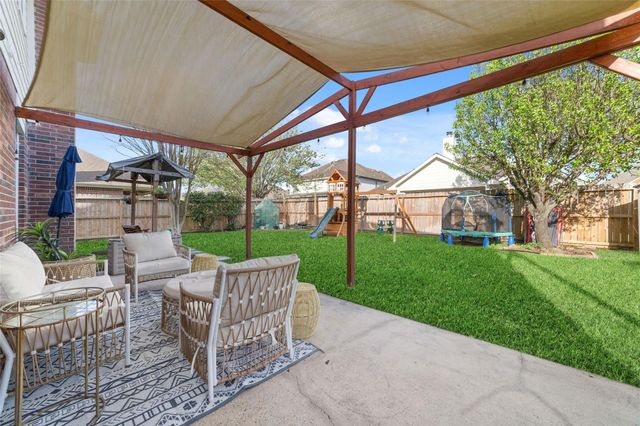 18914 Woodglen Shadows Drive, Humble, TX 77346