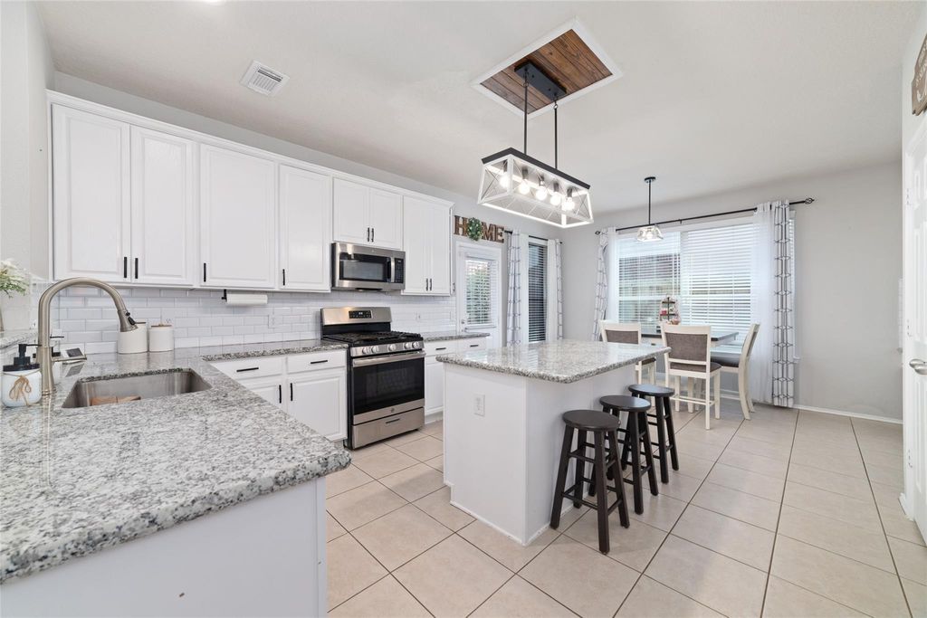 18914 Woodglen Shadows Drive, Humble, TX 77346