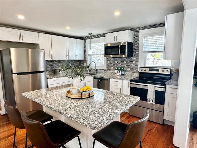 143 River Vue Avenue, Warwick, RI 02889