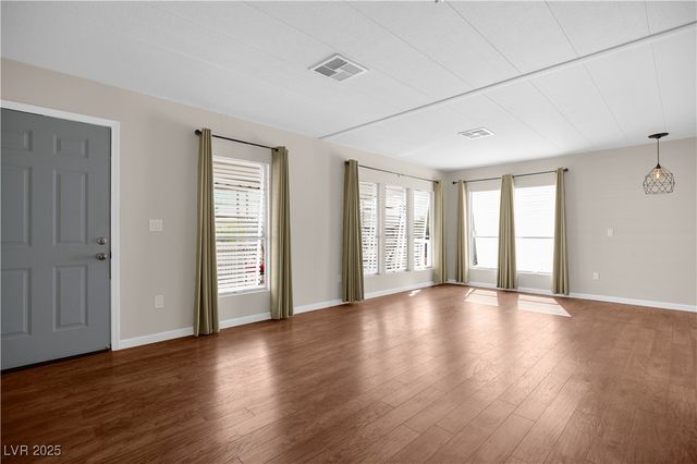 4557 Royal Ridge Boulevard, Las Vegas, NV 89103