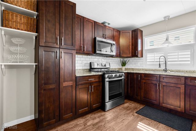 4557 Royal Ridge Boulevard, Las Vegas, NV 89103