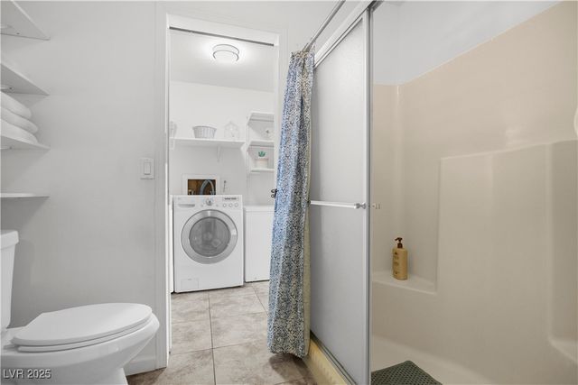 4557 Royal Ridge Boulevard, Las Vegas, NV 89103