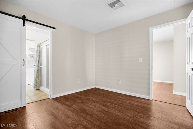 4557 Royal Ridge Boulevard, Las Vegas, NV 89103