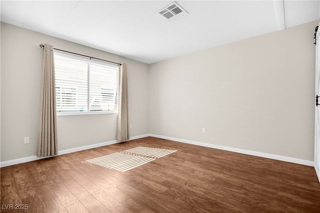 4557 Royal Ridge Boulevard, Las Vegas, NV 89103