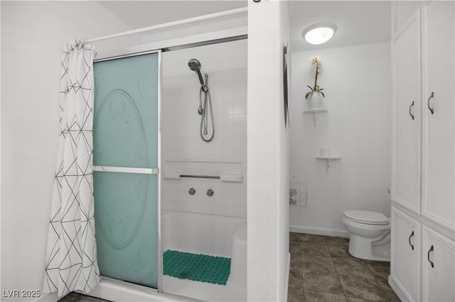 4557 Royal Ridge Boulevard, Las Vegas, NV 89103