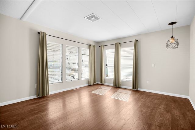 4557 Royal Ridge Boulevard, Las Vegas, NV 89103