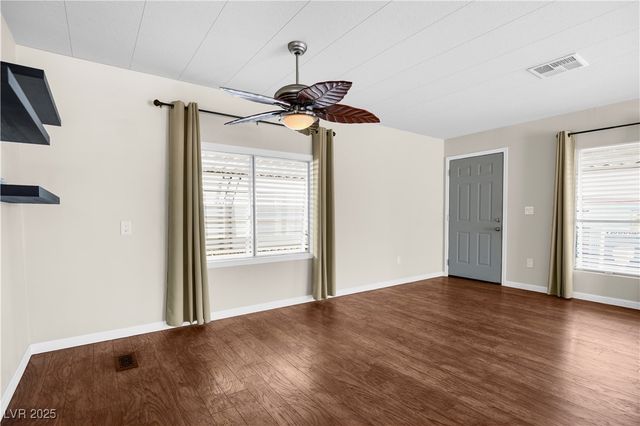 4557 Royal Ridge Boulevard, Las Vegas, NV 89103