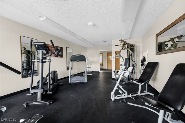 4557 Royal Ridge Boulevard, Las Vegas, NV 89103