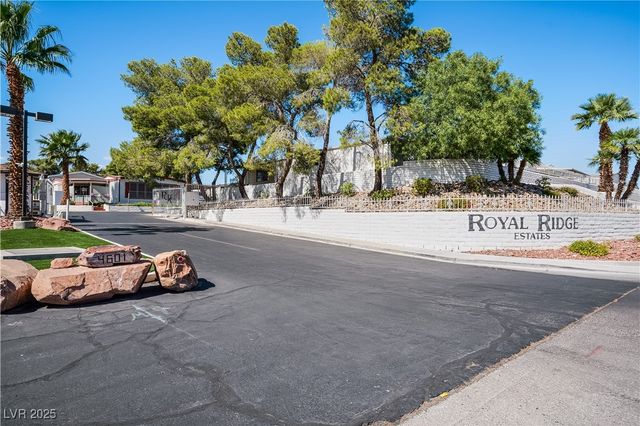 4557 Royal Ridge Boulevard, Las Vegas, NV 89103